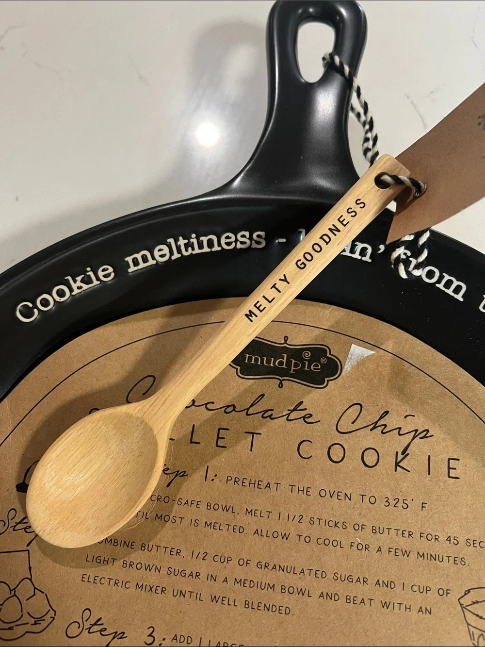 Mud Pie round nonstick